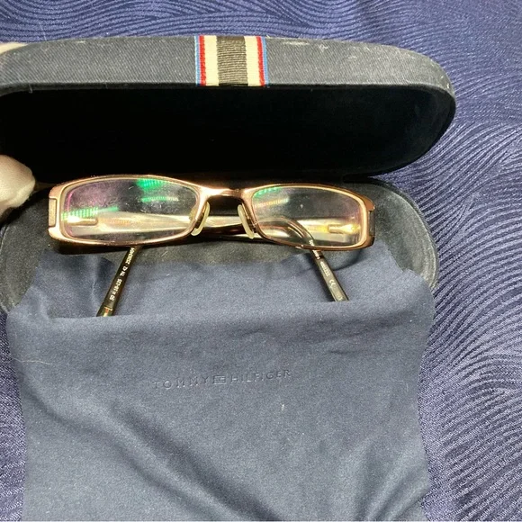 Tommy Hilfiger Prescription Glasses with Case and Cleaning Cloth - Picture 8 of 9